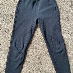 black lululemon joggers